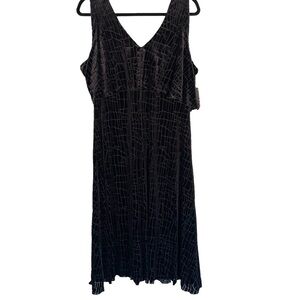 Halston Black Velvet Ruffle Textured V-Neck Zip Back Midi Sleeveless NWT Dress